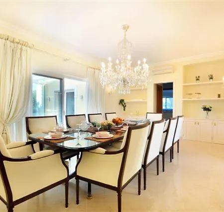 Sleeps 10 With Pool Air Con And Wifi