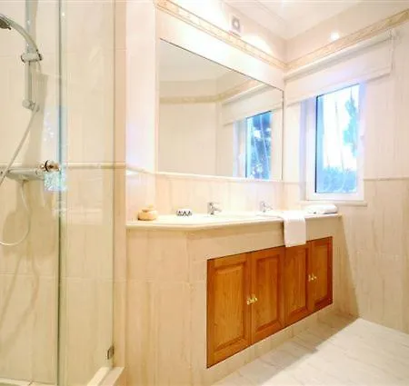 Sleeps 10 With Pool Air Con And Wifi *