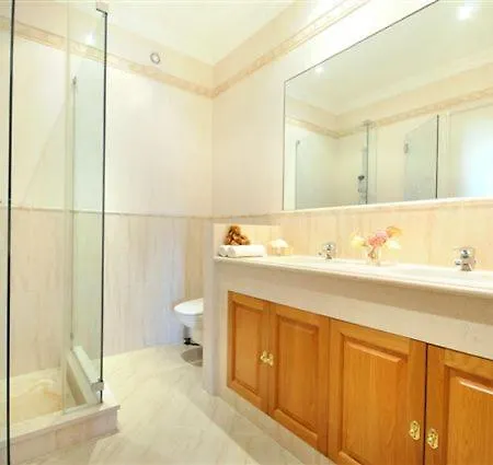 Sleeps 10 With Pool Air Con And Wifi *