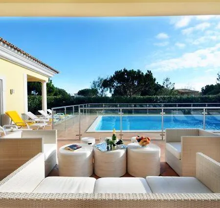 Villa Sleeps 10 With Pool Air Con And Wifi *